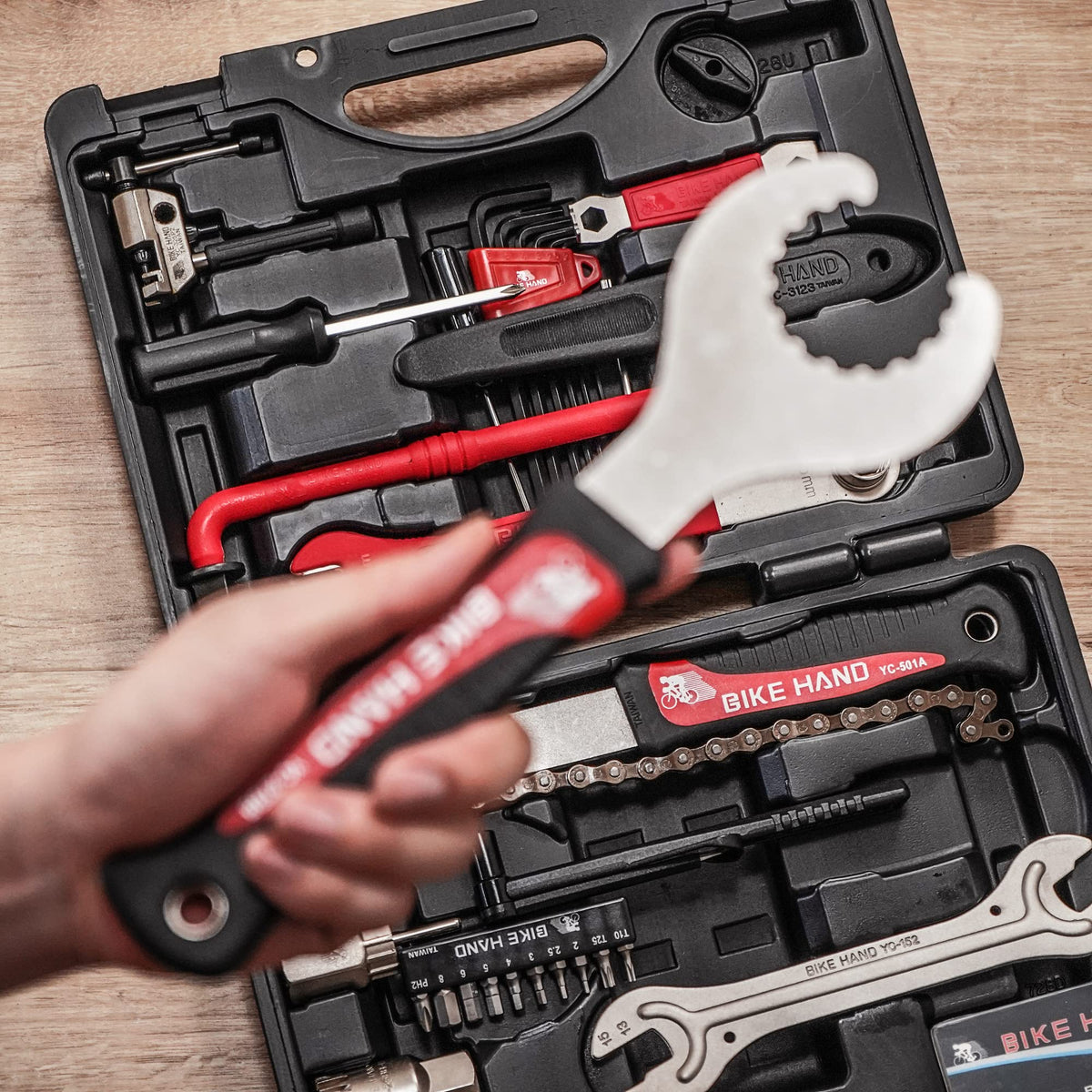 18 Piece Bike Repair Tool Kit Set with Torque Wrench M34508